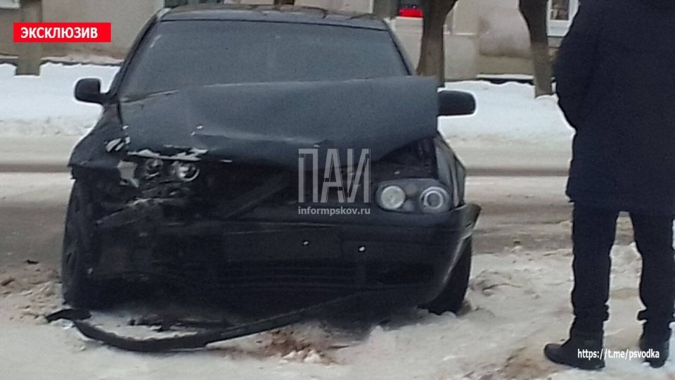 В центре Пыталово произошло ДТП