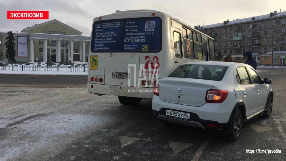 Пассажирский автобус попал в ДТП в Пскове