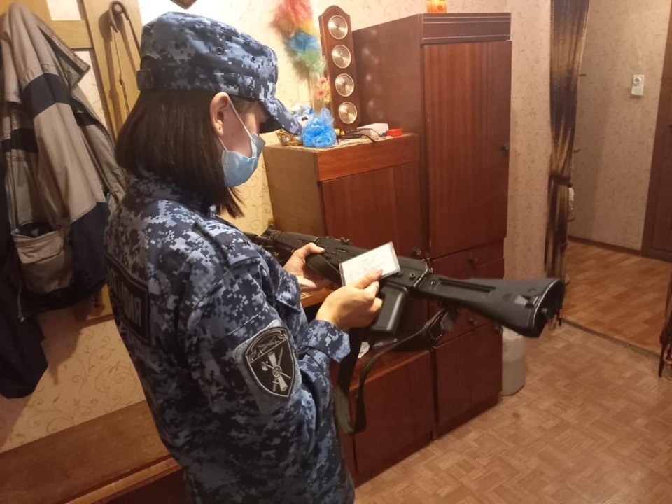 14 единиц оружия изъяли росгвардейцы в Псковской области за неделю