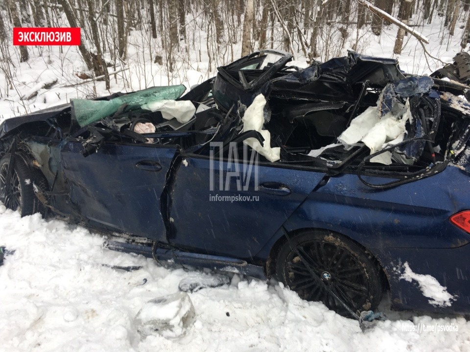 Водителя иномарки госпитализировали после ДТП с фурой в Псковском районе