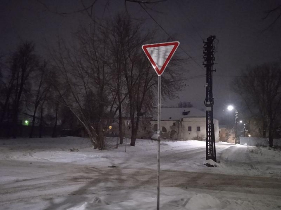 Дорожные знаки изменили на перекрестке улиц Спегальского и Гоголя в Пскове Дорожные знаки изменили на перекрестке улиц Спегальского и Гоголя в Пскове