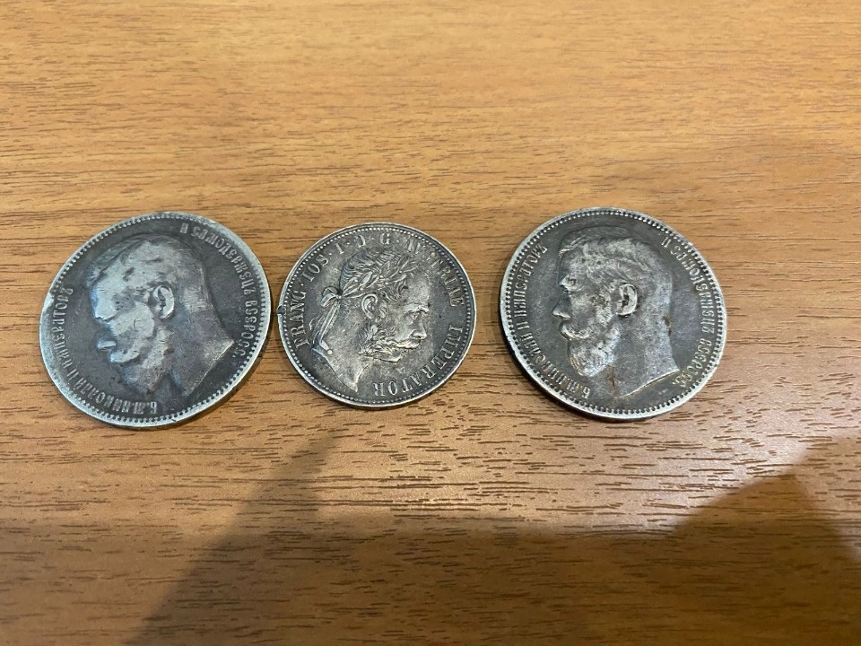 Псковские таможенники передали в Минкульт России старинные книги и монеты