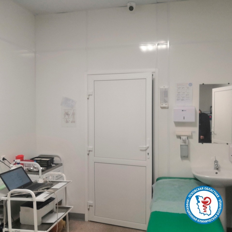 Камеры видеонаблюдения установили в приемных отделениях Псковской инфекционки