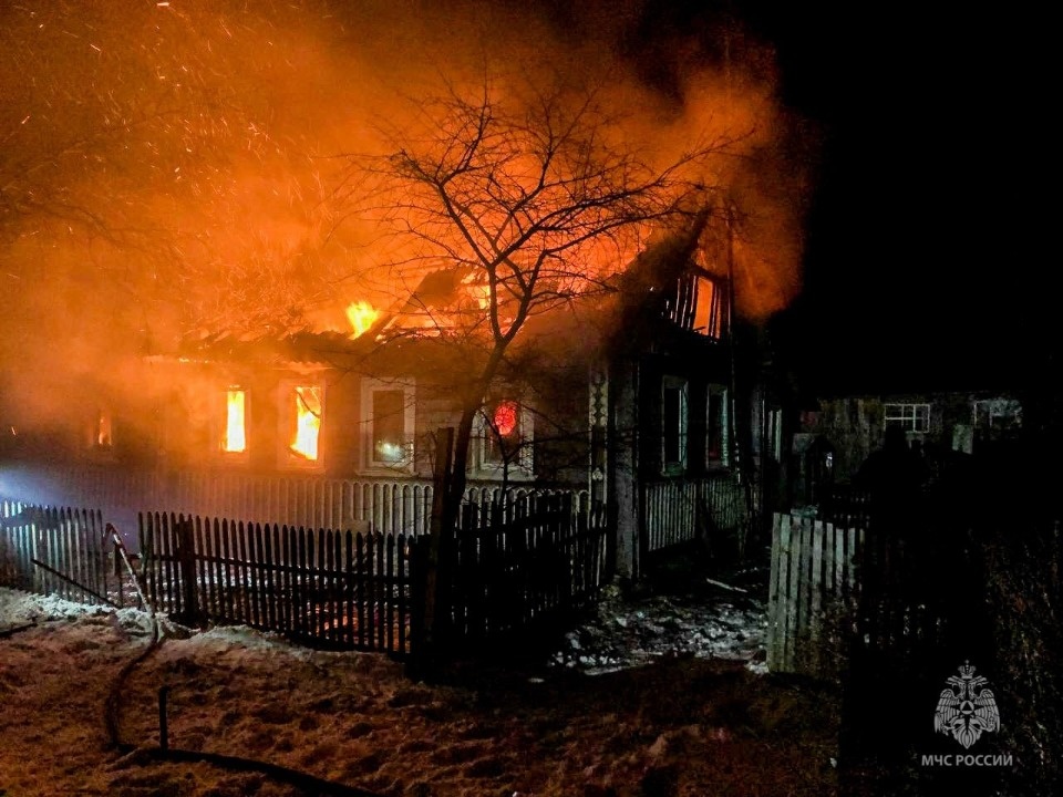 В Бежаницах горел жилой дом В Бежаницах горел жилой дом