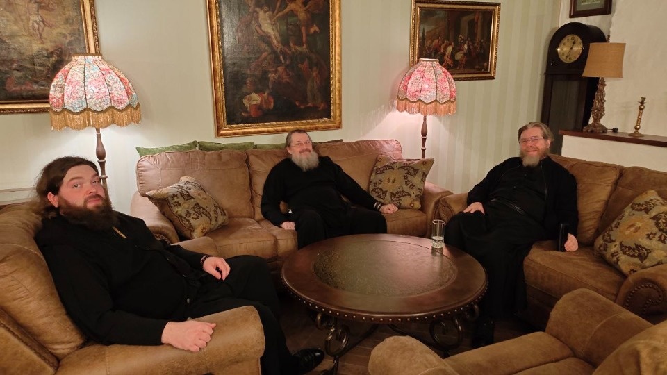 Митрополит Тихон провёл экскурсию по Псково-Печерскому монастырю для делегации Крымской митрополии