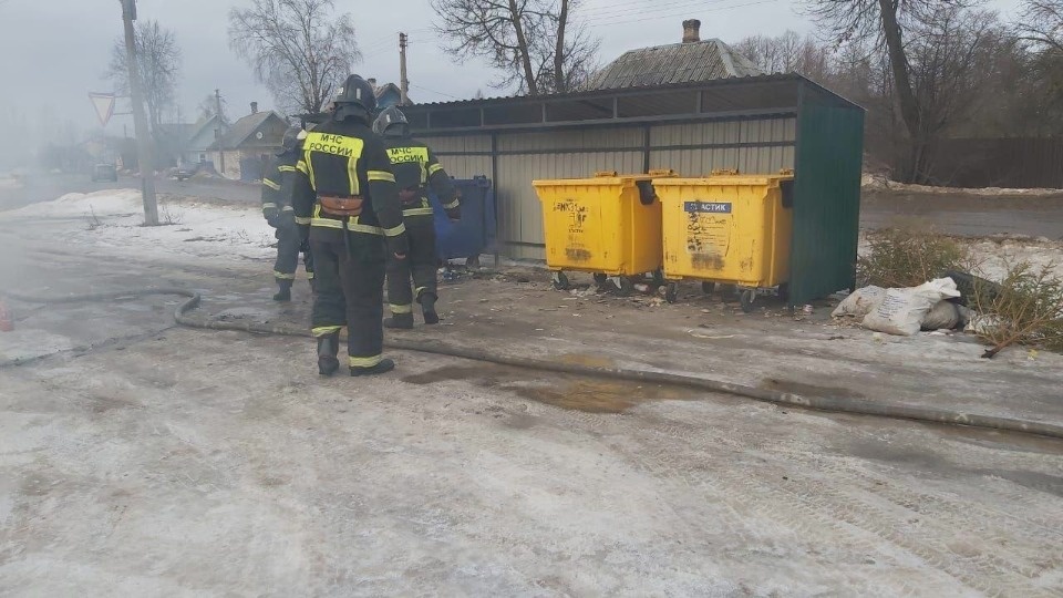 В Опочке вандалы подожгли мусорные контейнеры В Опочке вандалы подожгли мусорные контейнеры