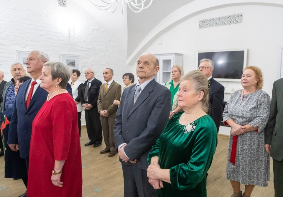 Орден «Мать-героиня» вручили матери 11 детей из Великолукского района