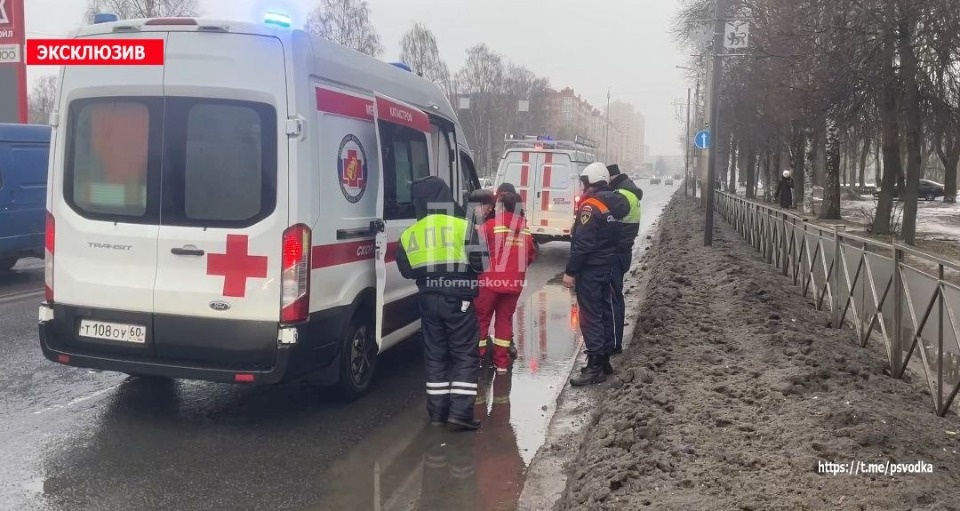 Пенсионерку сбили на пешеходном переходе в Пскове