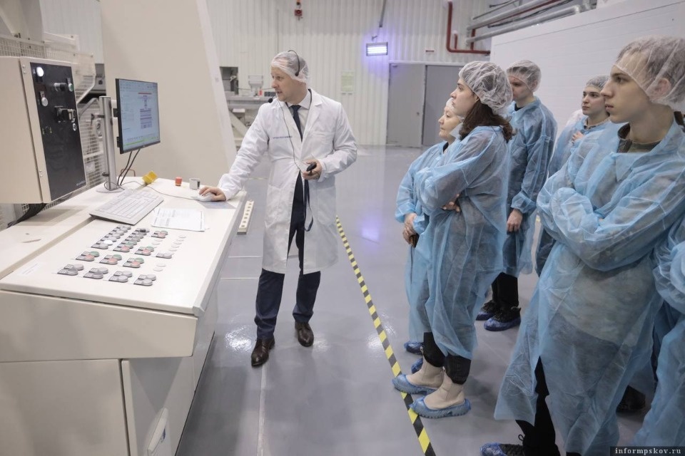 Учащиеся Тямшанской гимназии первыми увидели работу второй линии завода «Титан-Полимер»