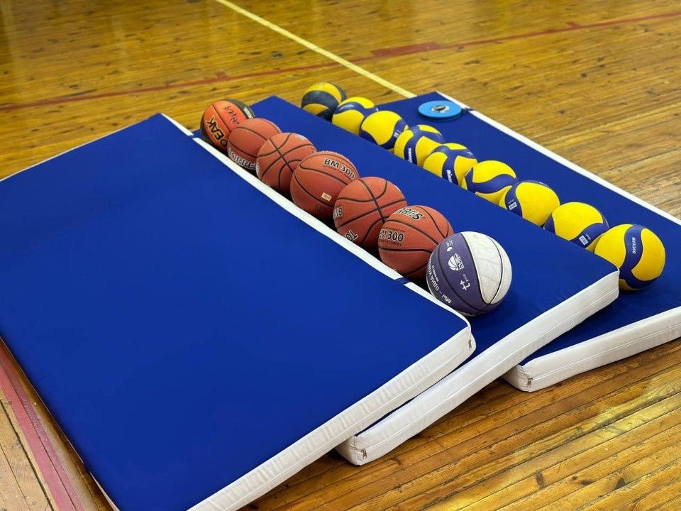 Новый спортивный инвентарь получили три псковские школы