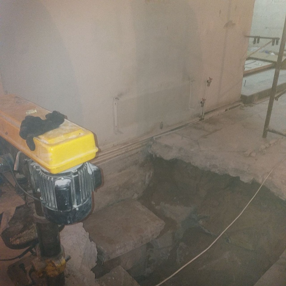 Реставрация Серафимовского предела продолжается в Троицком соборе в Пскове Реставрация Серафимовского предела продолжается в Троицком соборе в Пскове