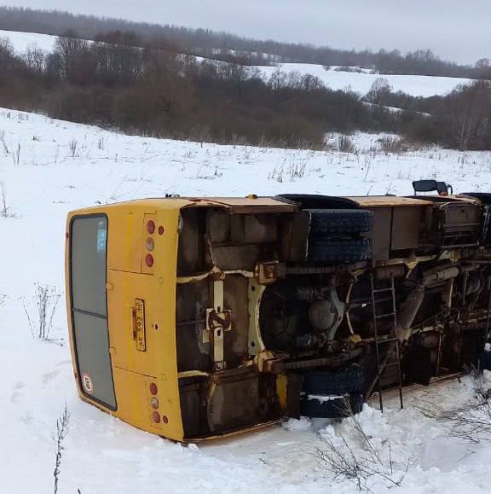Еще два ДТП с автобусами произошли в Псковской области 12 февраля