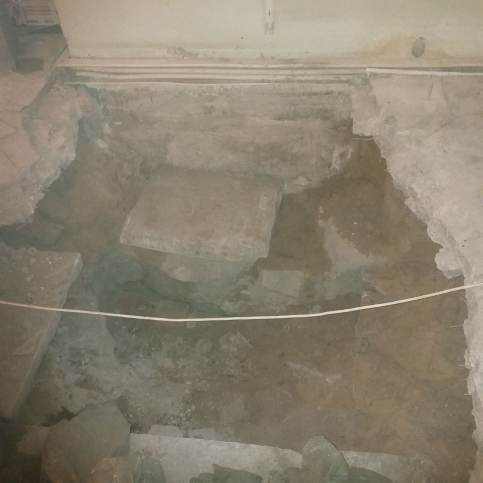 Исторические полы обнаружили в Серафимовском пределе Троицкого собора в Пскове Исторические полы обнаружили в Серафимовском пределе Троицкого собора в Пскове