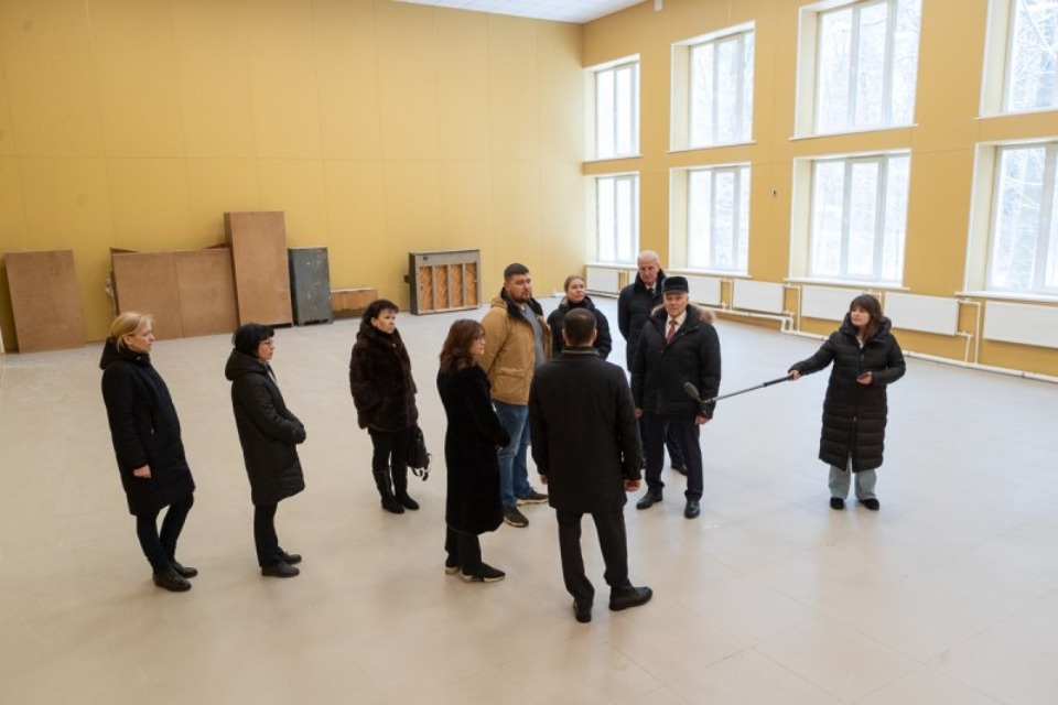 Михаил Ведерников проконтролировал ремонт ряда соцобъектов в Дедовичском районе