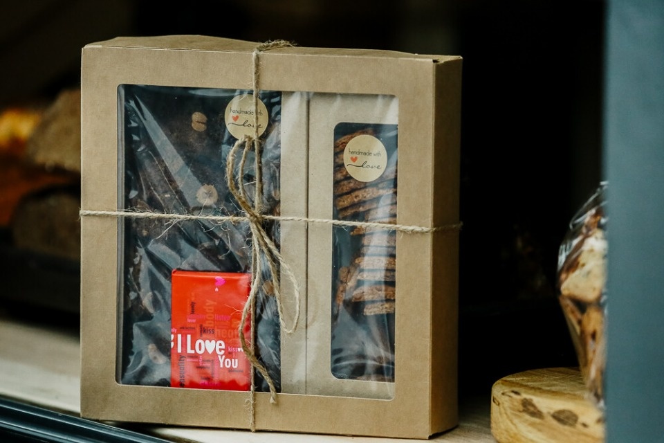 С неба хлеб 