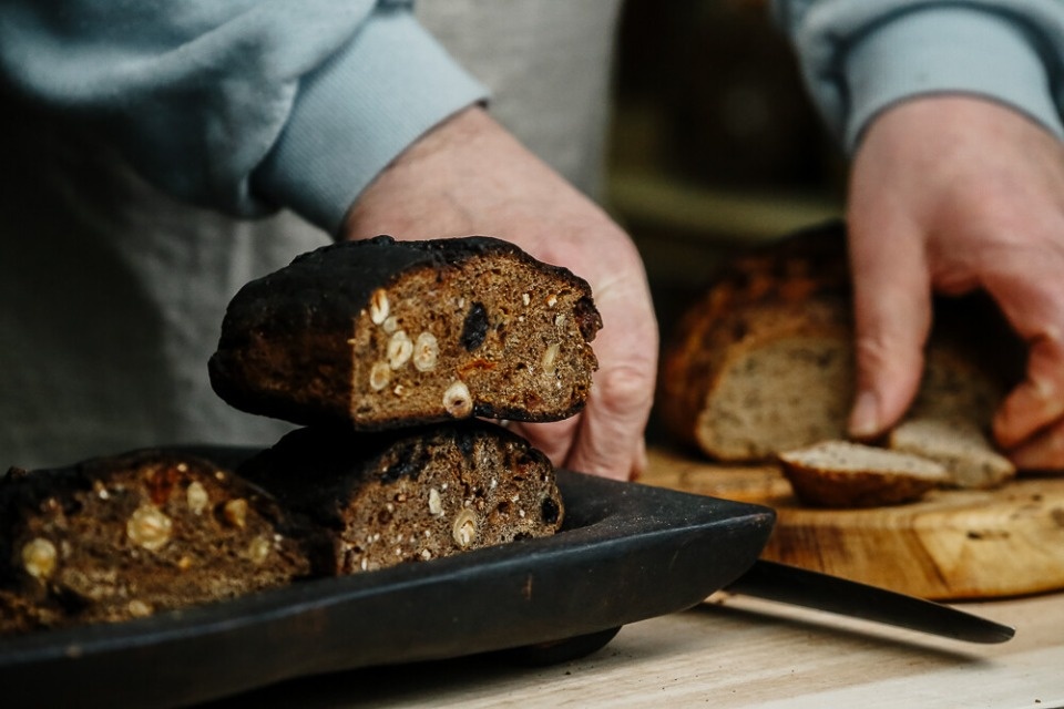 С неба хлеб 