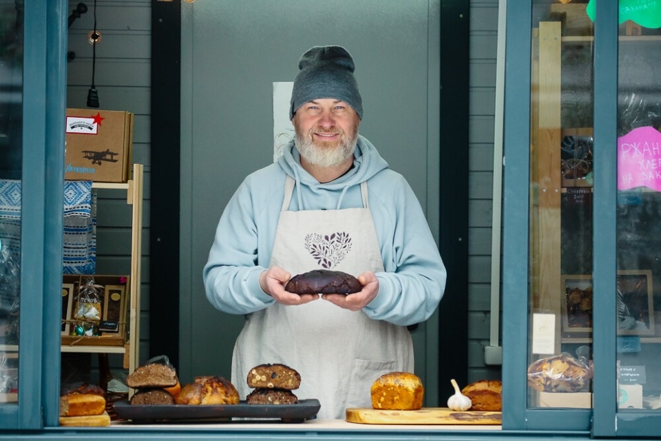 С неба хлеб 