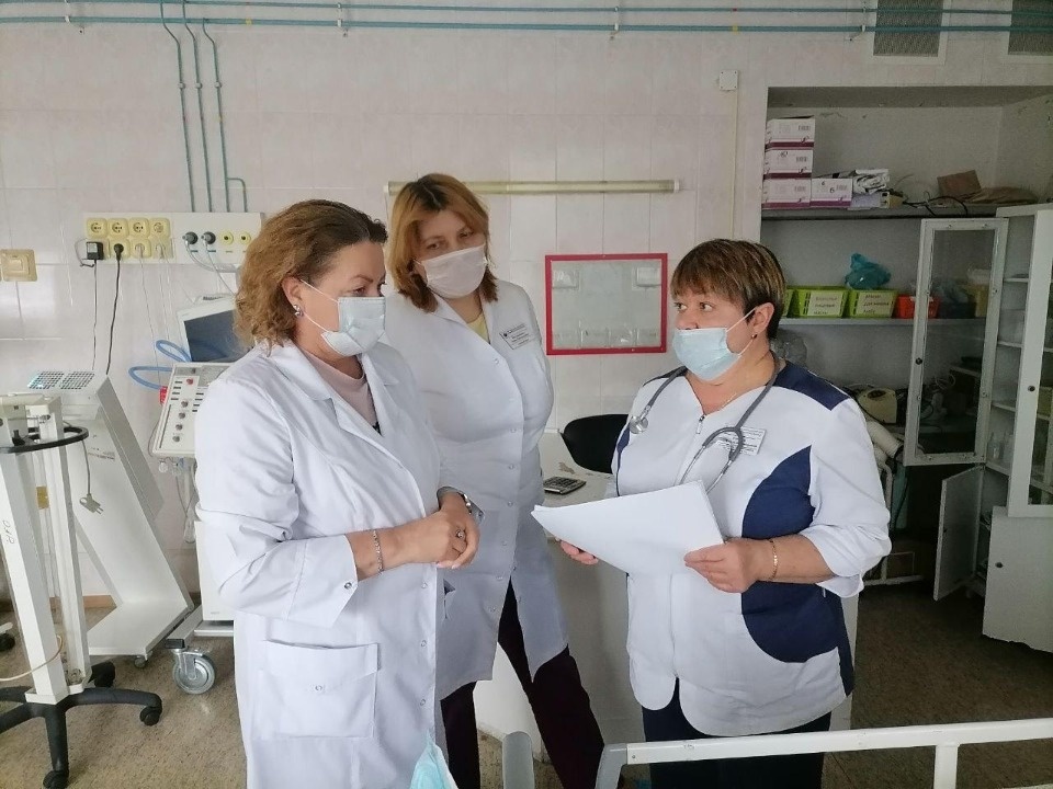 Пострадавшую в ДТП со школьным автобусом под Псковом девочку перевели из реанимации в неврологию