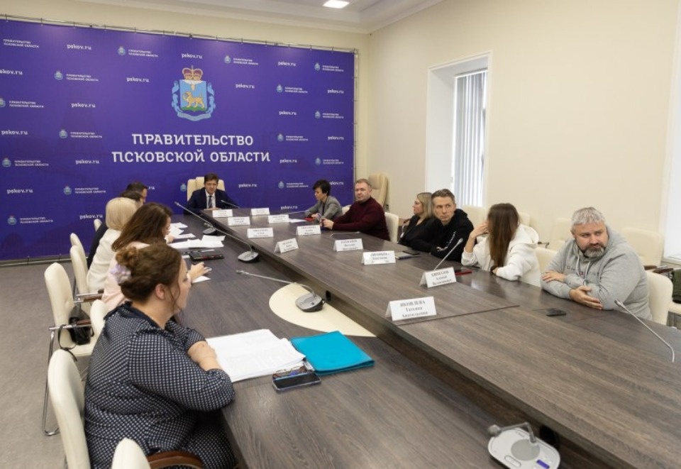 Подготовку к голосованию за объекты благоустройства обсудили в правительстве Псковской области