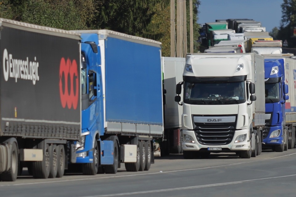 До 720 фур выросла очередь на въезд из Латвии в Россию через Псковскую область