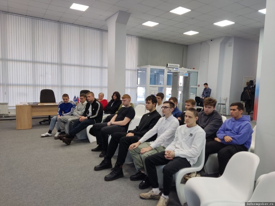 Встреча с участниками спецоперации прошла в региональном избирательном штабе  в Пскове