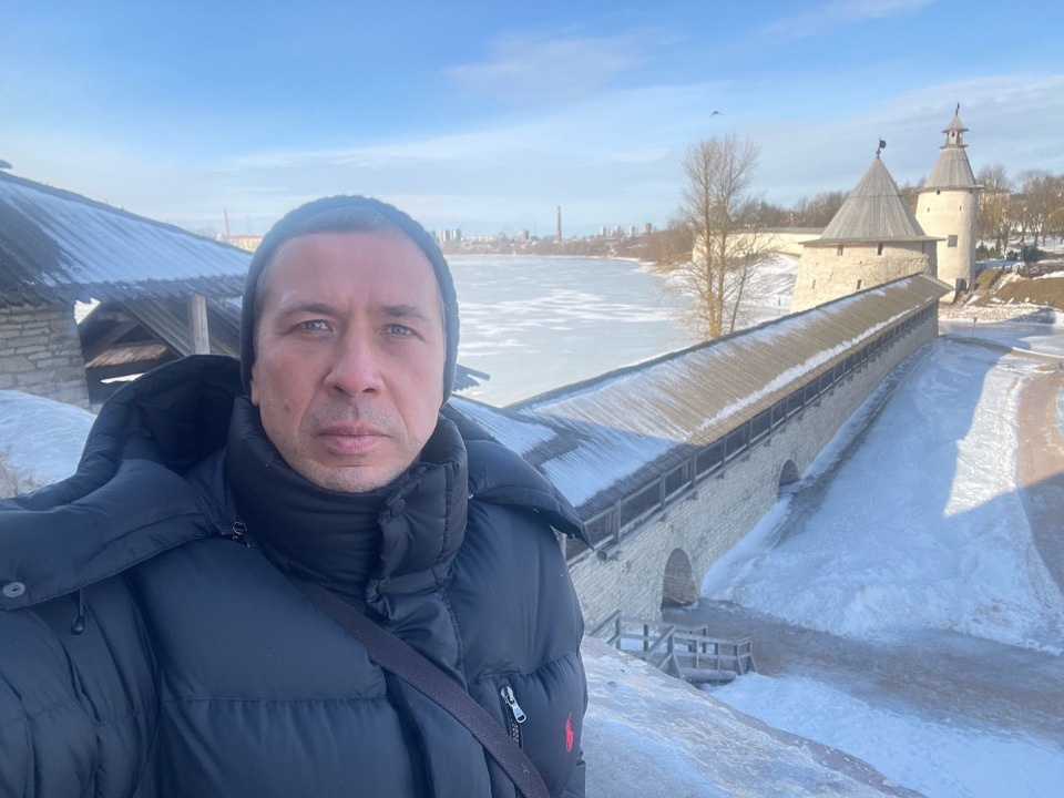 Андрей Мерзликин и Сергей Женовач приехали в Псков, чтобы посмотреть спектакль «Лягушки»