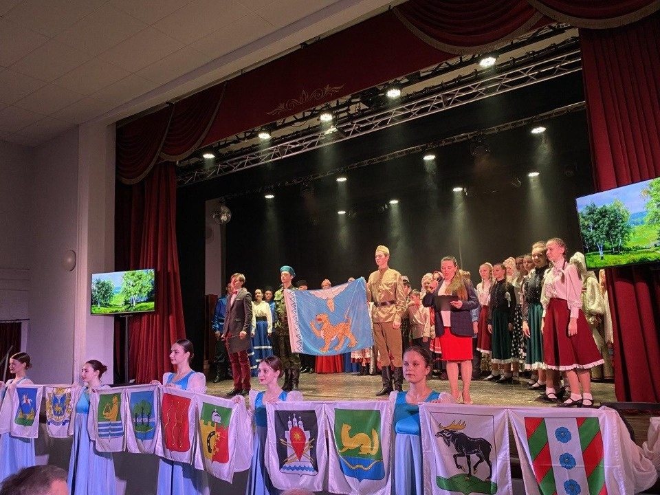В Родине состоялся концерт в честь флага Псковской области 