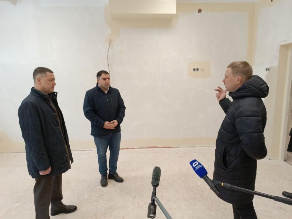 Губернатор Псковской области проконтролировал реконструкцию гимназии в Печорах