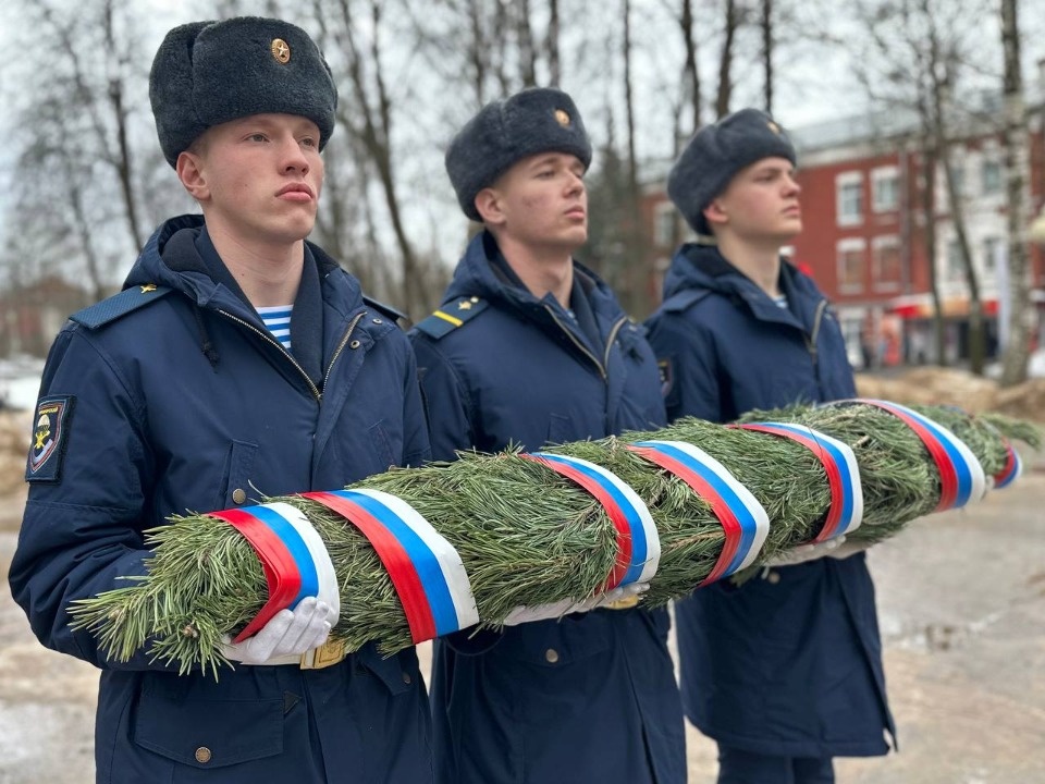 В Пскове в преддверии Дня защитника Отечества почтили память павших бойцов