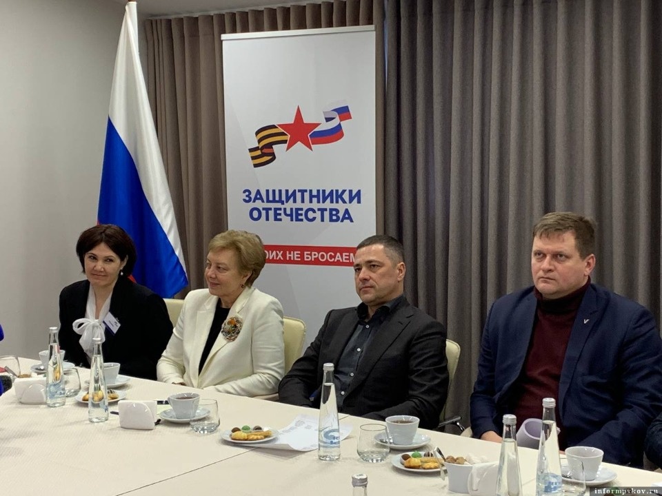 Псковский губернатор провёл встречу с участниками и ветеранами СВО