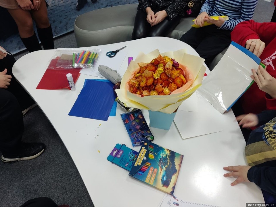 Мероприятие «Победа за нами!» проходит в штабе общественной поддержки в Пскове