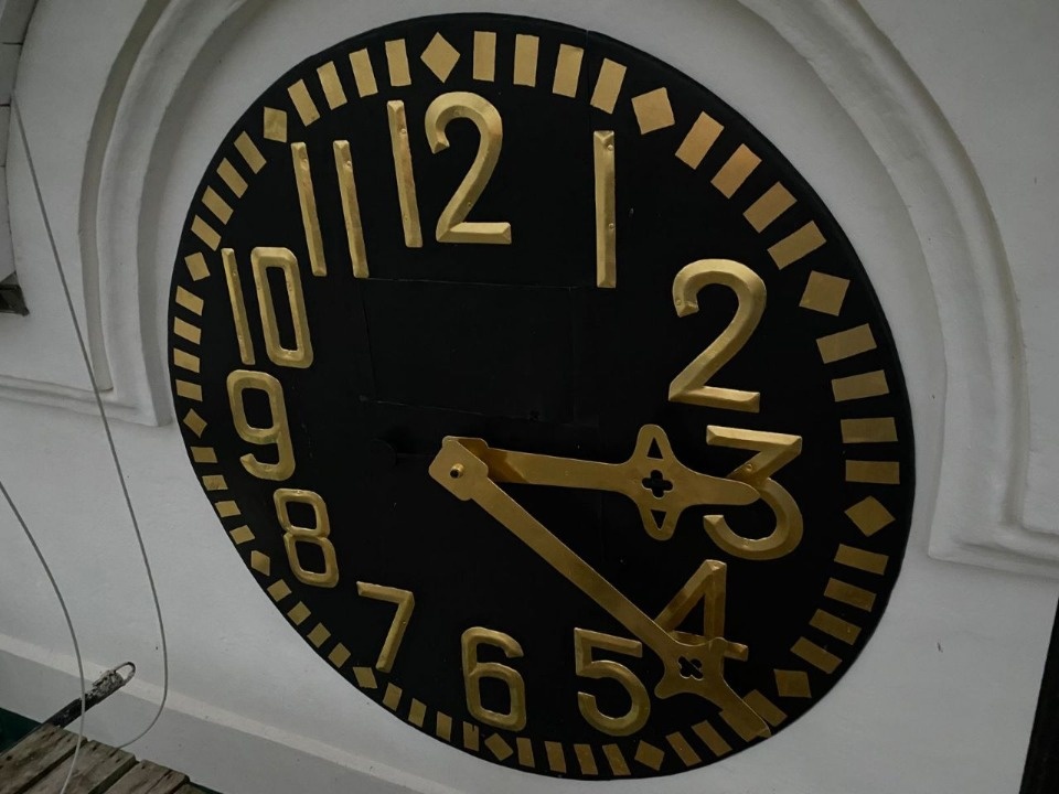 Уникальный механизм часов колокольни Троицкого собора в Пскове привели в порядок