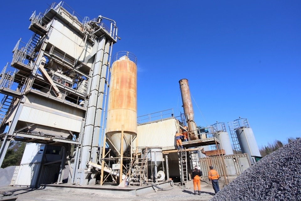 Новый асфальтобетонный завод откроют в Псковском районе в этом году