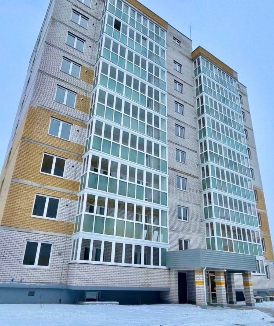 Одноподъездный девятиэтажный дом ввели в эксплуатацию в Псковском районе