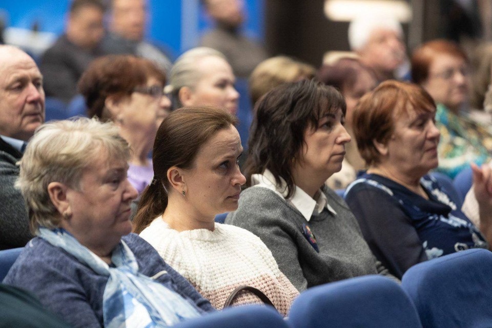Андрей Турчак и Михаил Ведерников встретились с родными десантников 6-й роты