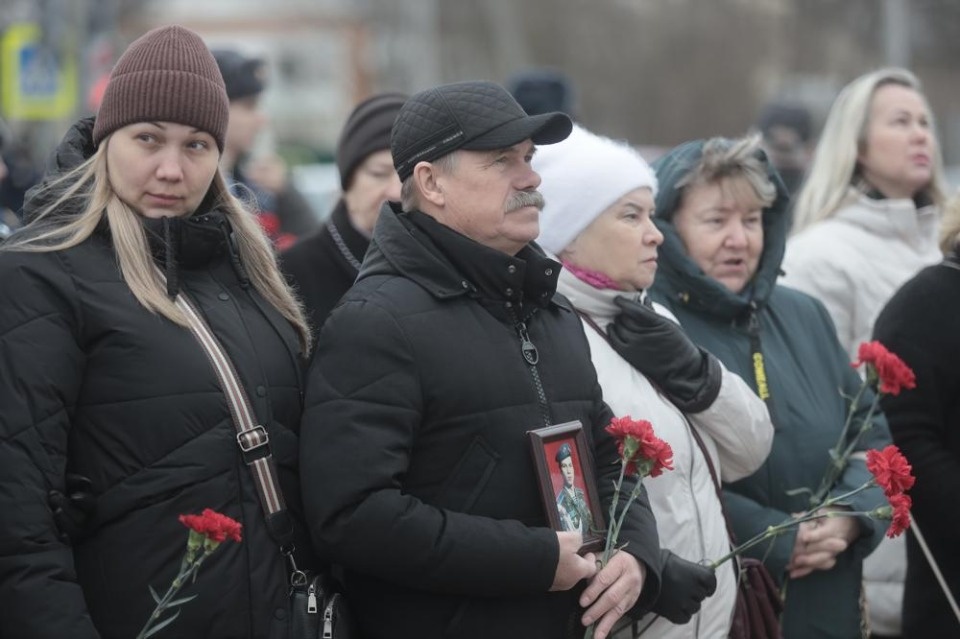 Траурный митинг памяти 6-й роты Траурный митинг памяти 6-й роты