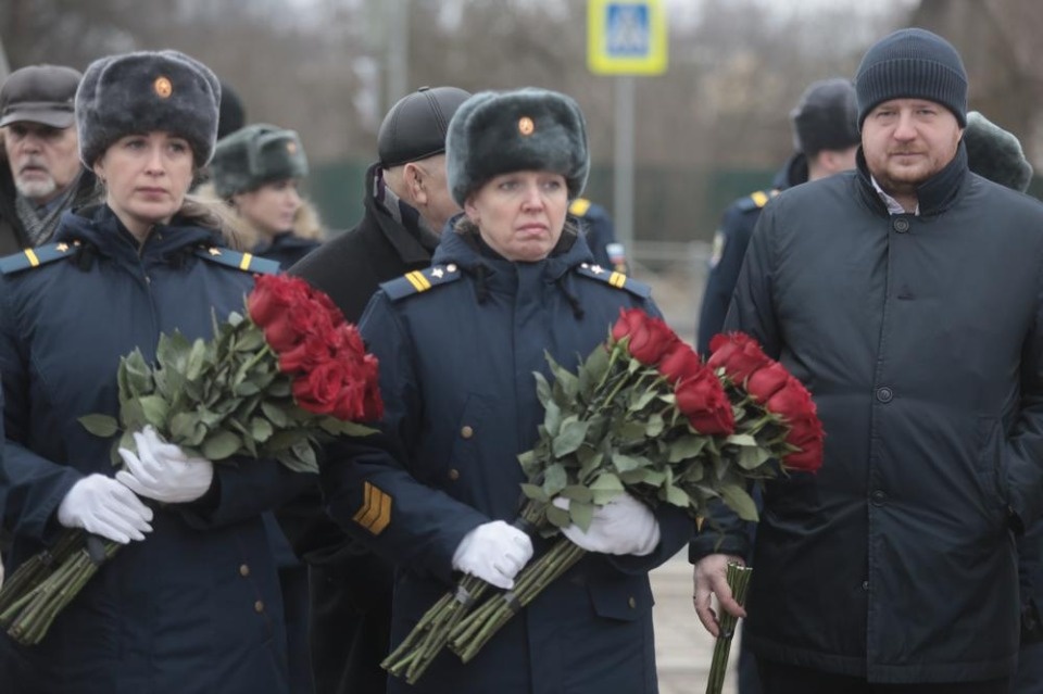 Траурный митинг памяти 6-й роты Траурный митинг памяти 6-й роты
