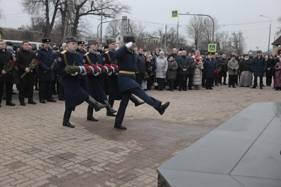 Траурный митинг памяти 6-й роты Траурный митинг памяти 6-й роты