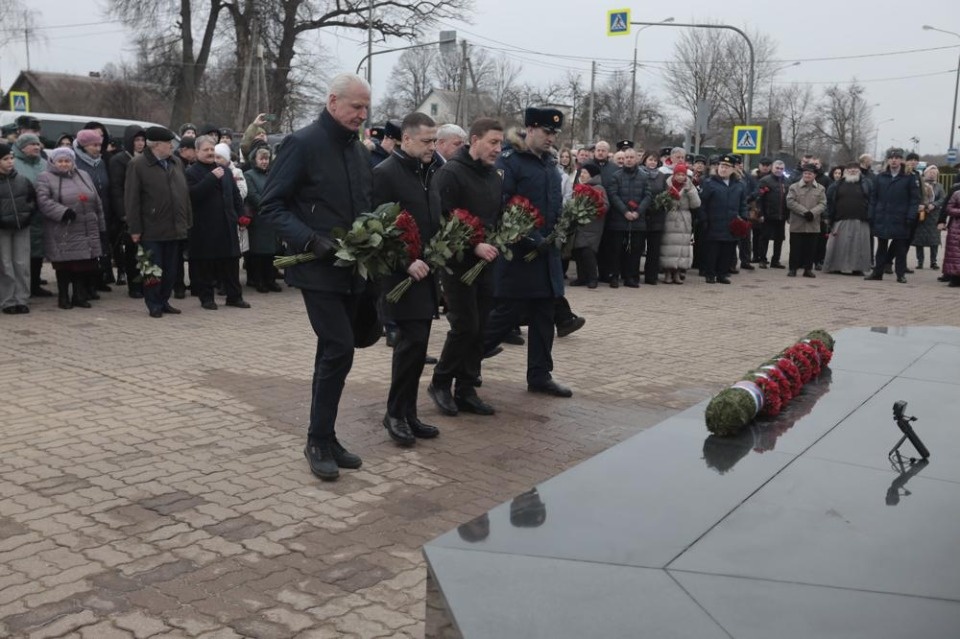 Траурный митинг памяти 6-й роты Траурный митинг памяти 6-й роты