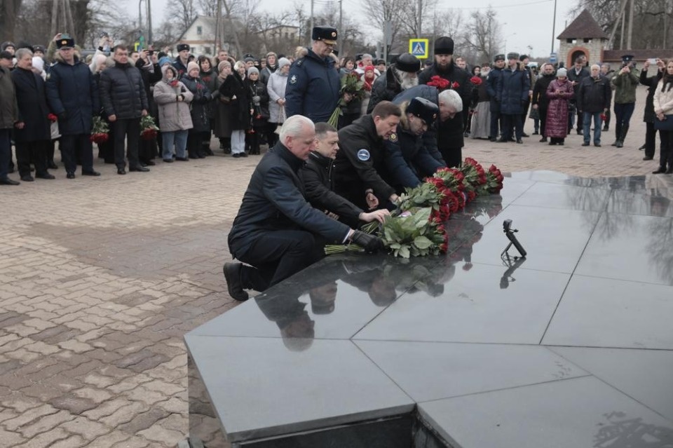Траурный митинг памяти 6-й роты Траурный митинг памяти 6-й роты