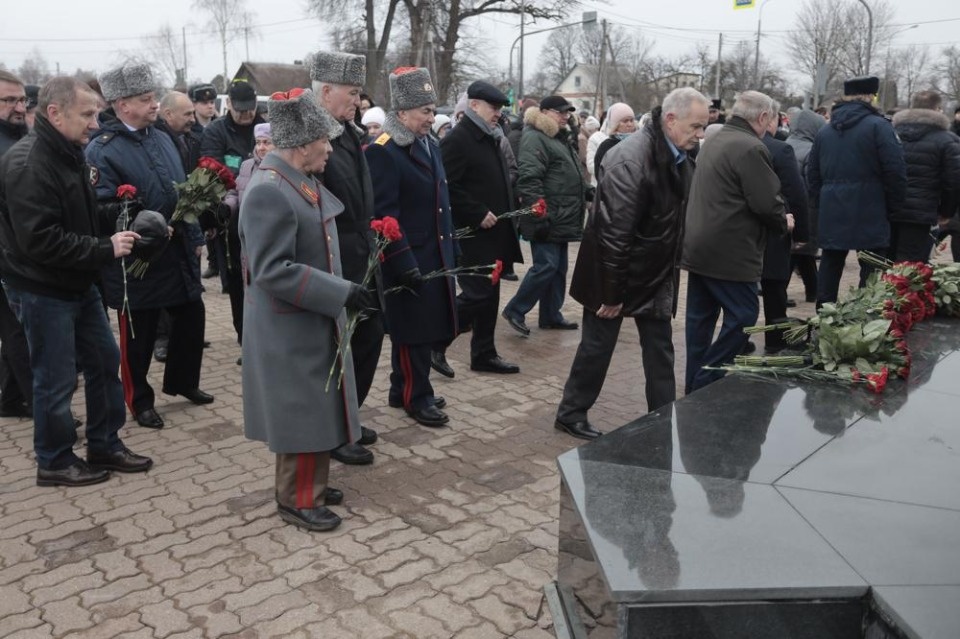 Траурный митинг памяти 6-й роты Траурный митинг памяти 6-й роты