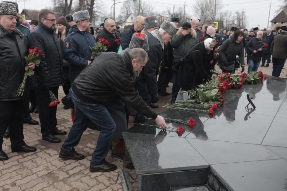 Траурный митинг памяти 6-й роты Траурный митинг памяти 6-й роты