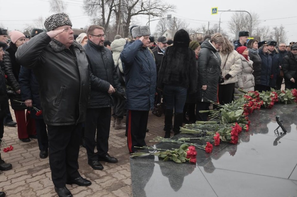 Траурный митинг памяти 6-й роты Траурный митинг памяти 6-й роты