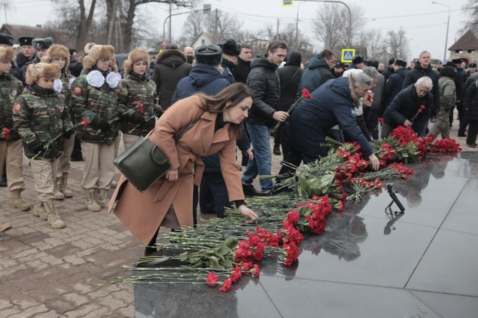 Траурный митинг памяти 6-й роты Траурный митинг памяти 6-й роты