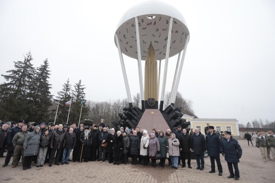 Траурный митинг памяти 6-й роты Траурный митинг памяти 6-й роты