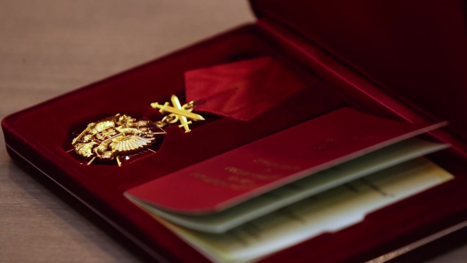 Михаил Ведерников передал семье погибшего бойца орден «За заслуги перед Отечеством»