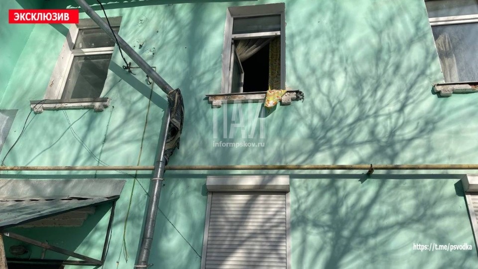 Мужчина выпал из окна в Острове 