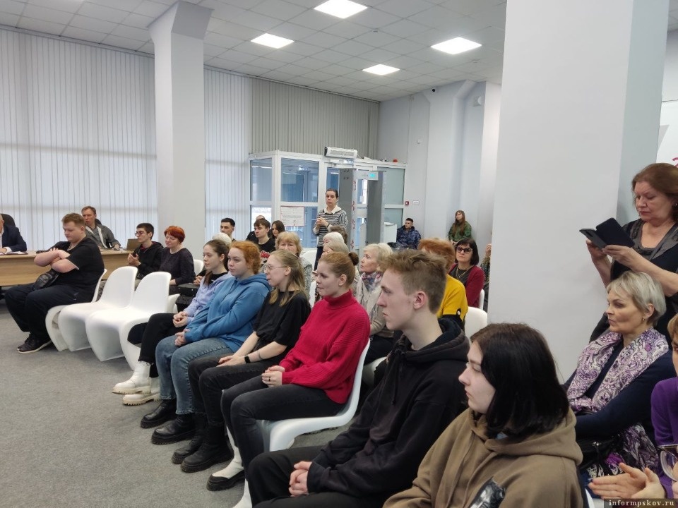 В региональном избирательном штабе в Пскове прошла встреча с реставраторами