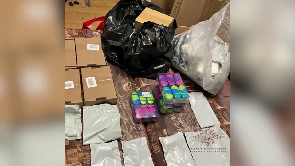 Петербурженку задержали при попытке отправить наркотики в Псков через маркетплейс