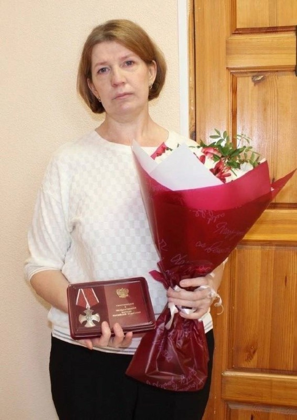 Вдове героя спецоперации из Палкинского района вручили орден Мужества